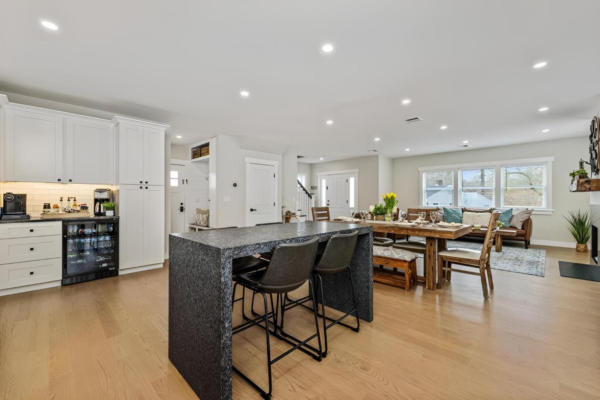 Renovated & Sophisticated Home Near Beach & Shops! Barnstable Eksteriør billede