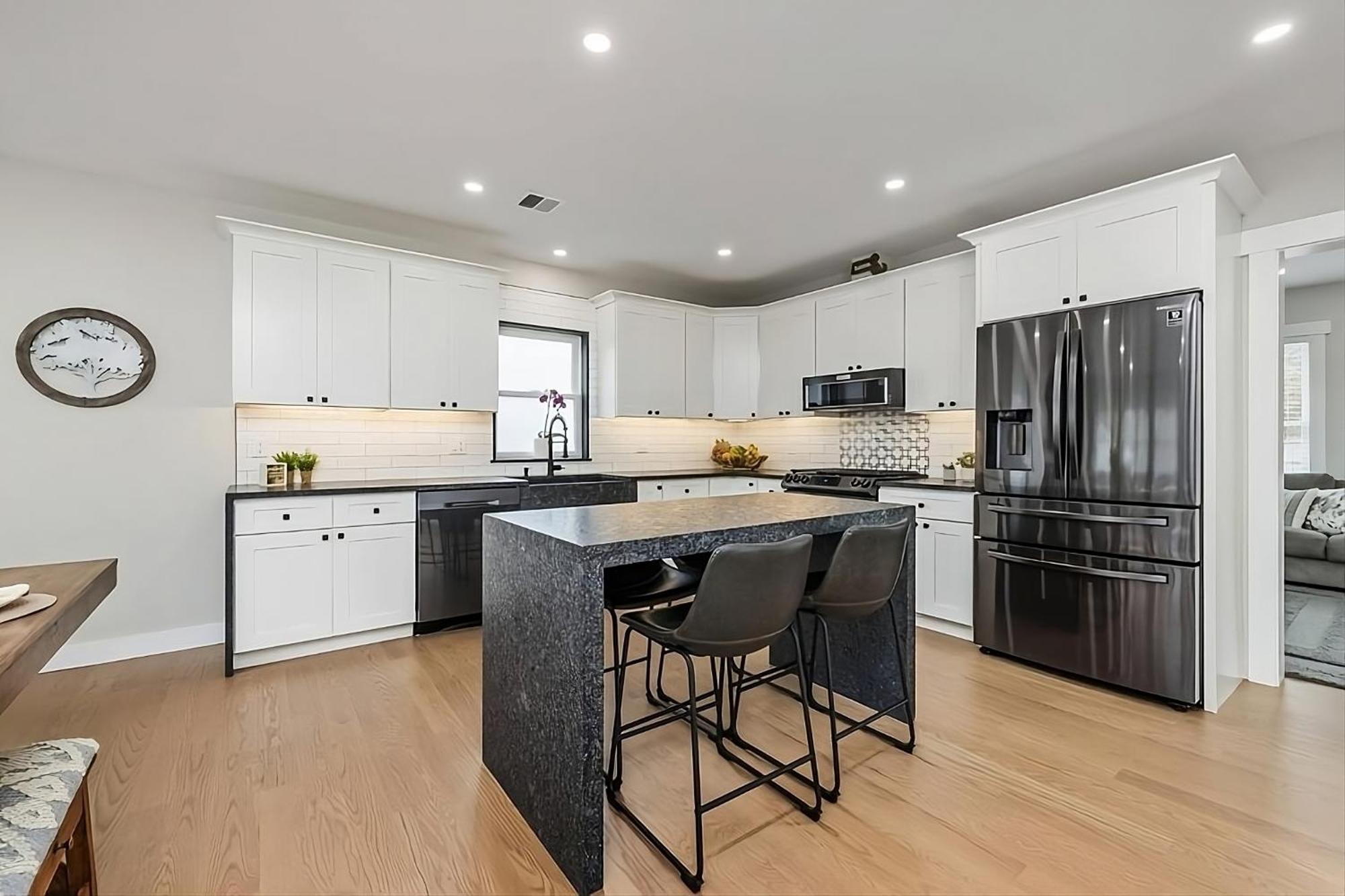Renovated & Sophisticated Home Near Beach & Shops! Barnstable Eksteriør billede
